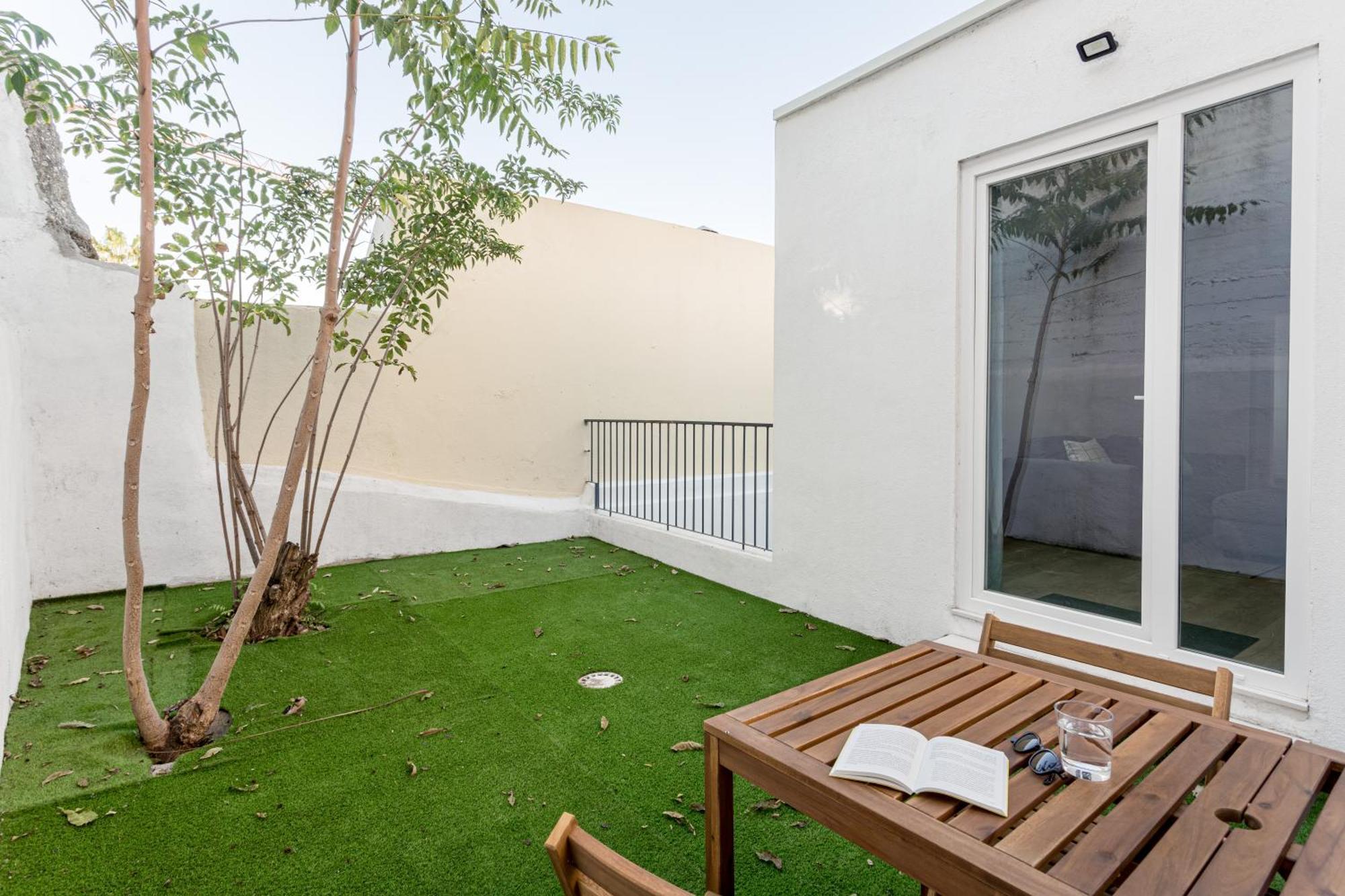 Joivy Minimalistic Apt W Patio In Principe Real Lisboa Eksteriør billede